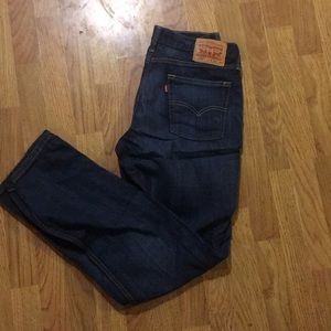 Levi’s 514. Regular fit